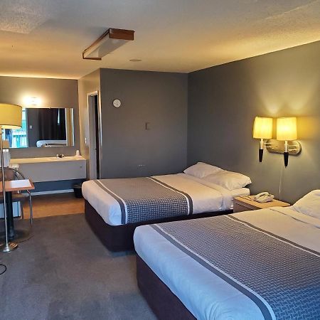 Wild Rose Country Inn Grande Prairie Buitenkant foto
