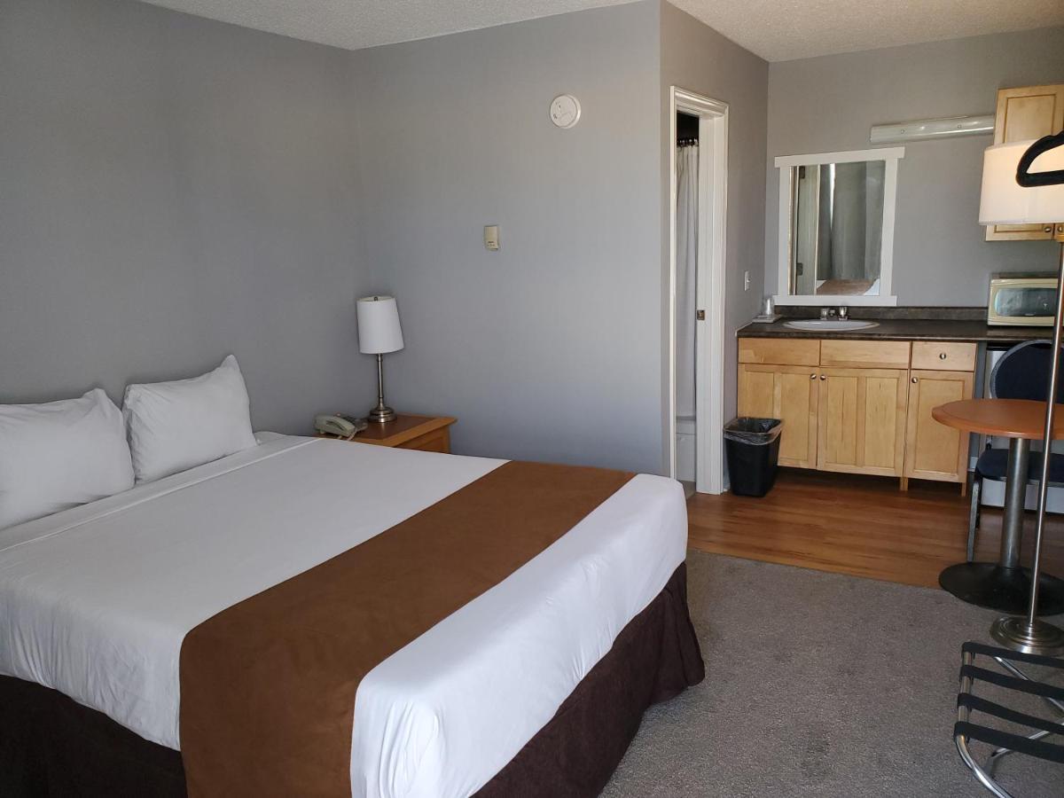 Wild Rose Country Inn Grande Prairie Buitenkant foto