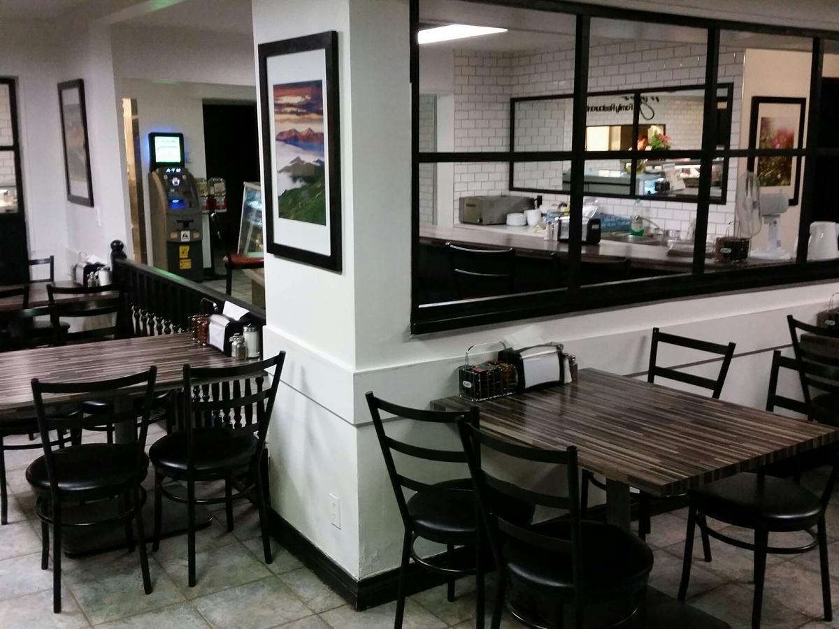 Wild Rose Country Inn Grande Prairie Buitenkant foto